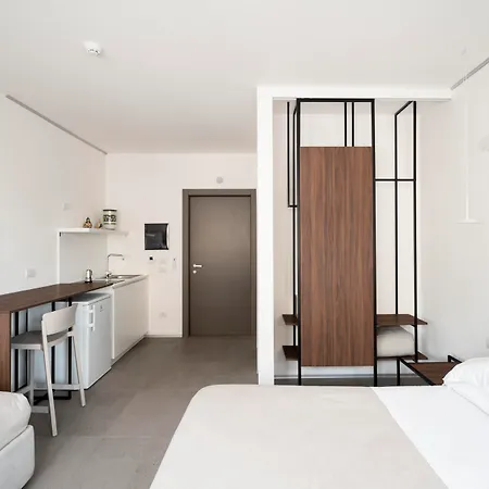 Hotel Alkamuri Posh E 4*