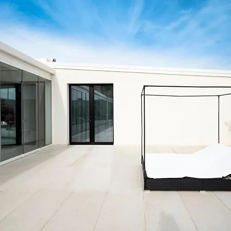 Alkamuri Posh E ホテル 4*