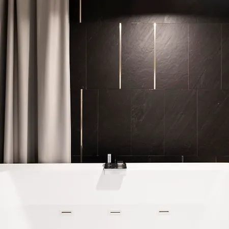 Alkamuri Posh E ホテル 4*