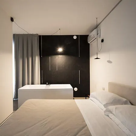 ホテル Alkamuri Posh E 4*