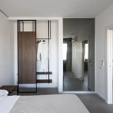 Hotel Alkamuri Posh E