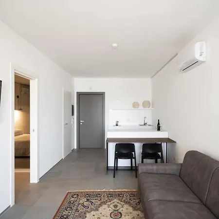 Alkamuri Posh E Hotel 4*