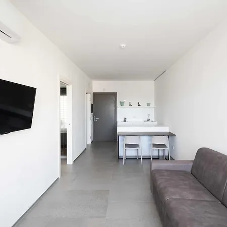 Alkamuri Posh E Hotel