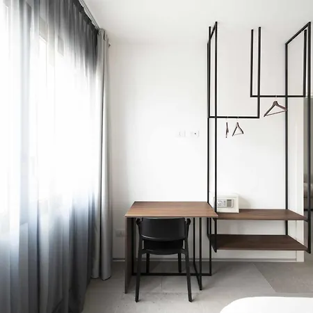 Hotel Alkamuri Posh E