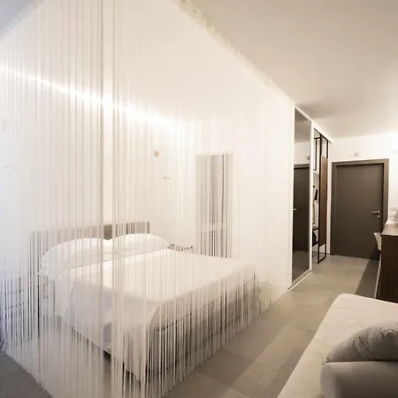 Alkamuri Posh E Hotel 4*