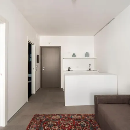 Alkamuri Posh E ホテル アルカモ