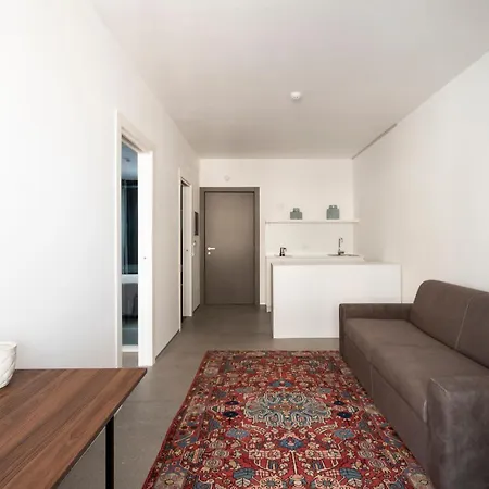 ホテル Alkamuri Posh E アルカモ