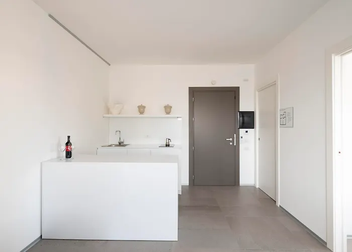 Hotel Alkamuri Posh E 4*