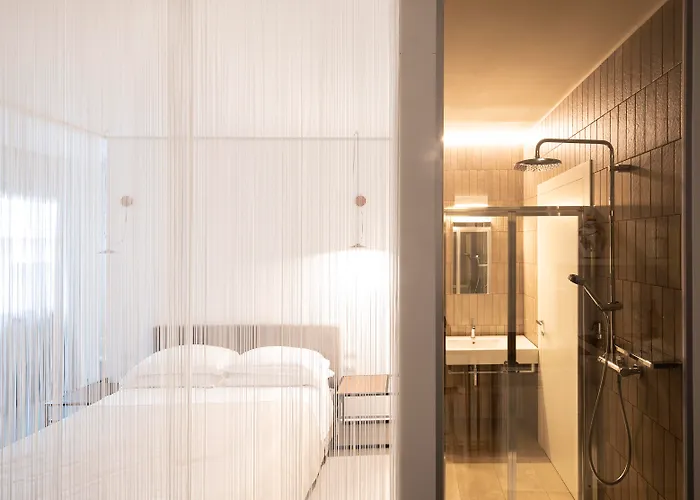 Alkamuri Posh E Hotel
