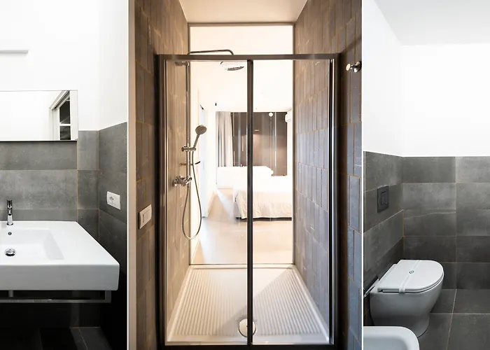 Hotel Alkamuri Posh E 4*