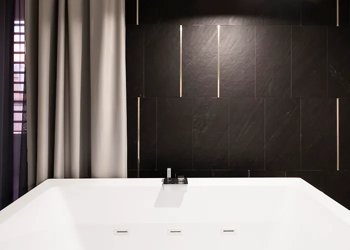 Alkamuri Posh E Hotel 4*