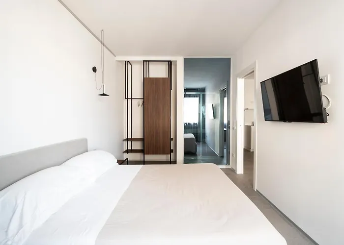 Alkamuri Posh E Hotel 4*