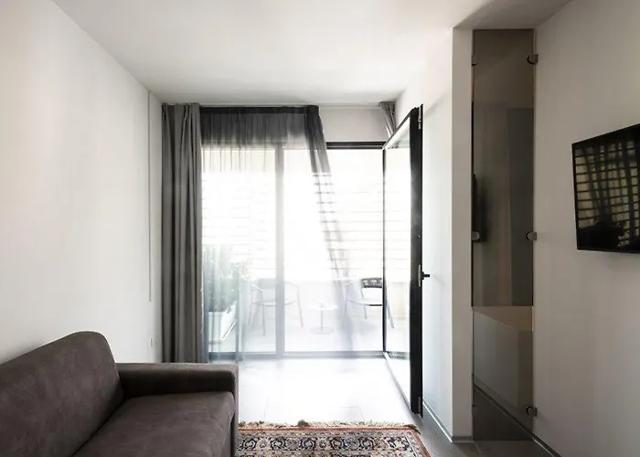 Alkamuri Posh E Hotel 4*