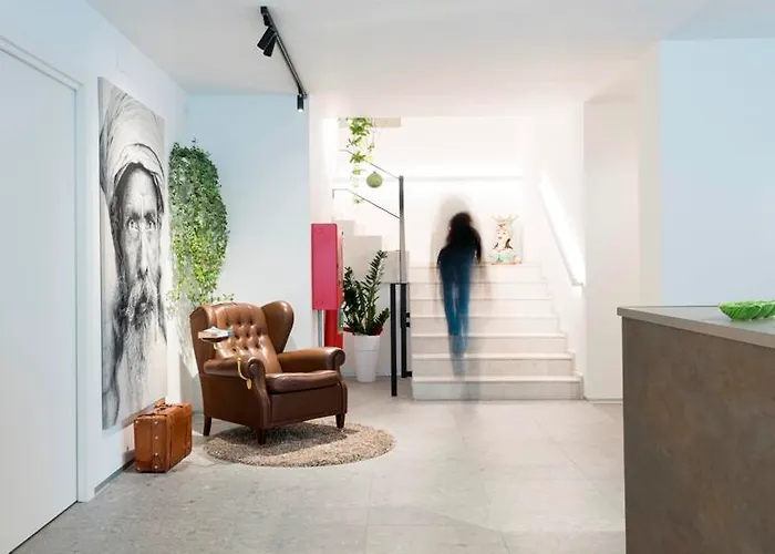 Hotel Alkamuri Posh E 4*